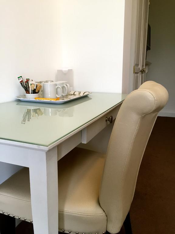 Carolina Guest House Cambridge Room photo